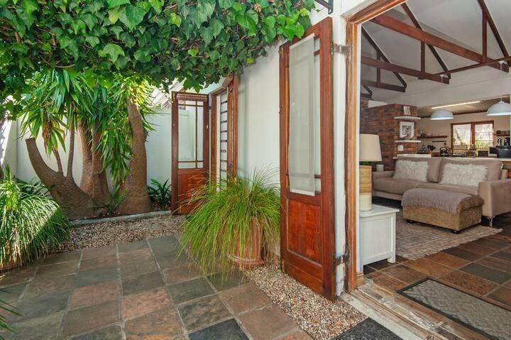 5 Bedroom Property for Sale in Hermanus Western Cape